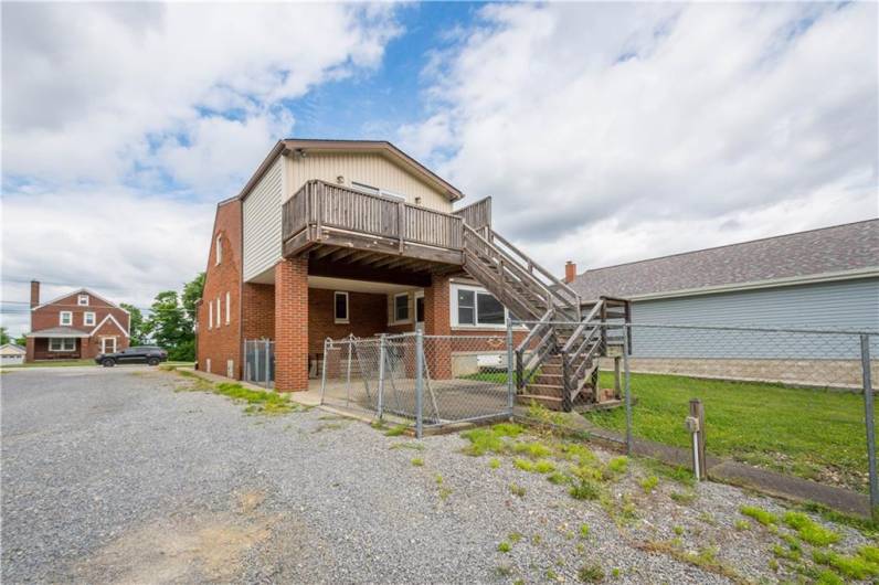 deck leads to separate 2nd floor enterance