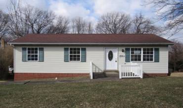 931 1st Avenue, Derry, PA 15627, 3 Bedrooms Bedrooms, 6 Rooms Rooms,1 BathroomBathrooms,Residential,For Sale,1st Avenue,1691768