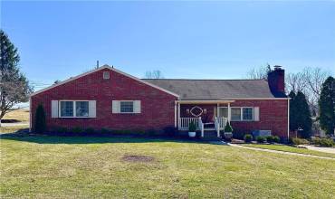 305 Evans Drive, Ellwood City, PA 16117, 4 Bedrooms Bedrooms, 9 Rooms Rooms,1.1 BathroomsBathrooms,Residential,For Sale,Evans Drive,1691790