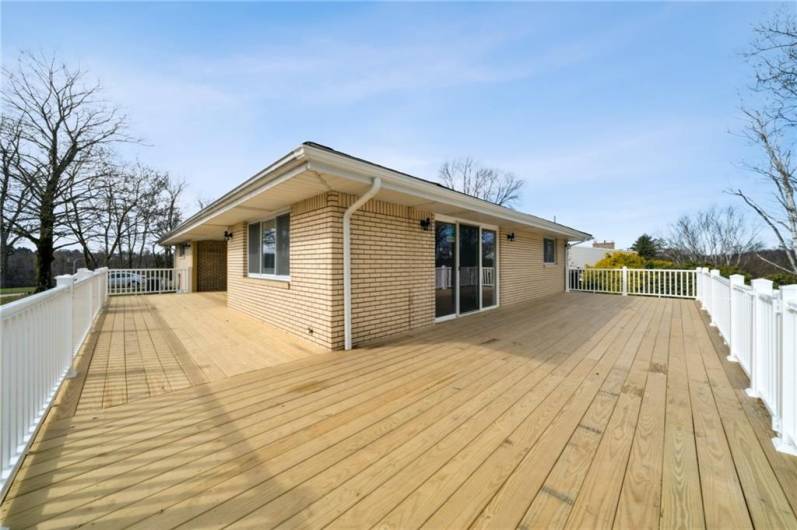 WOW!  PARTY DECK...GREAT FOR ALL THOSE GET TOGETHERS.  (FRONT 32X8 + 40X12 REAR)
