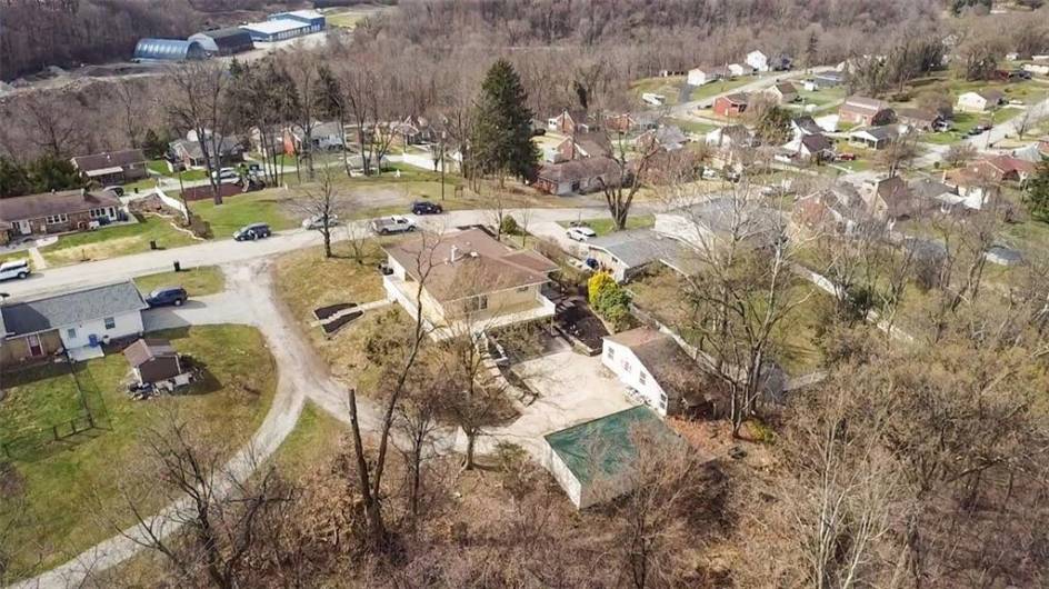 AERIAL VIEW SHOWS TOWNSHIP ROAD TO PRIVATE DRIVE TO 3 CAR GARAGE +++  1 INT/GRG AND 2 DET/GRG.