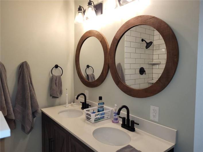 Upstairs owner's bathroom
