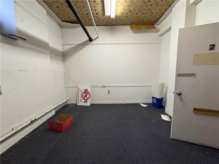 Lower-level - Right side - office 1
