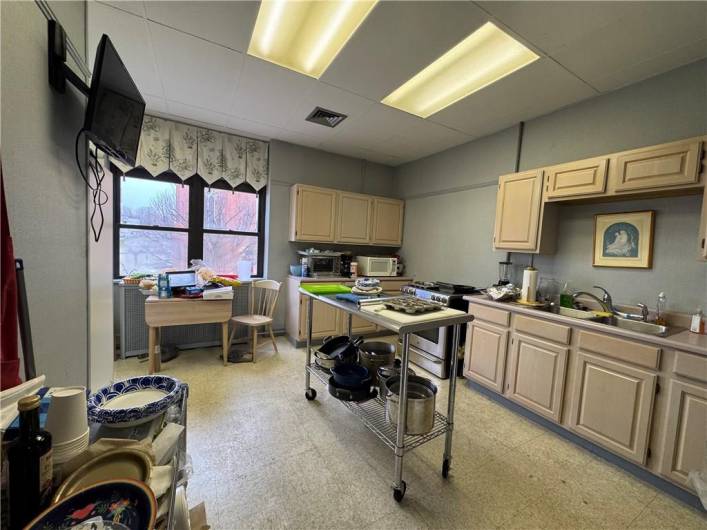 3rd floor kitchen. Approximately 15 x 12 and 9 x 7 L shaped.