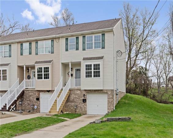 520 Moore Ave, Canonsburg, PA 15317, 3 Bedrooms Bedrooms, 8 Rooms Rooms,2.1 BathroomsBathrooms,Residential,For Sale,Moore Ave,1696710