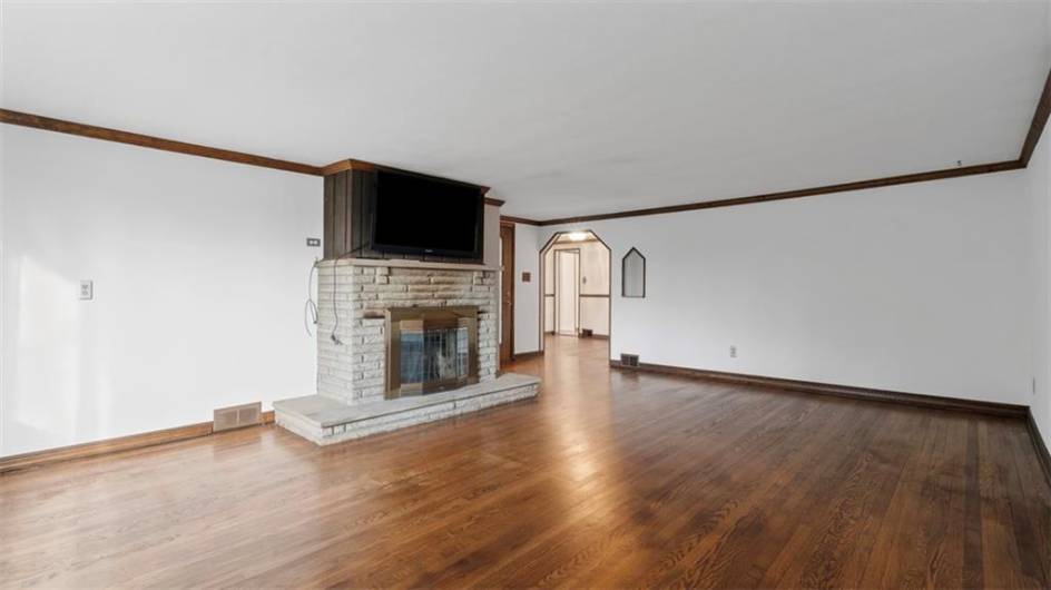 Real solid hardwood in excellent shape