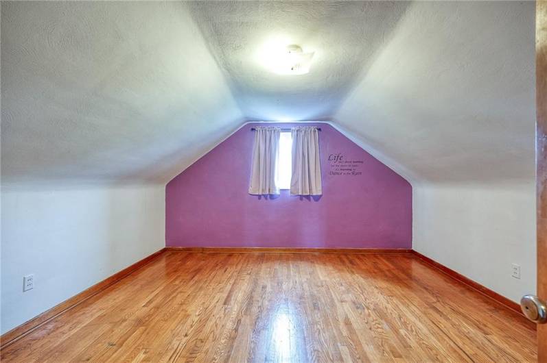2nd bedroom
