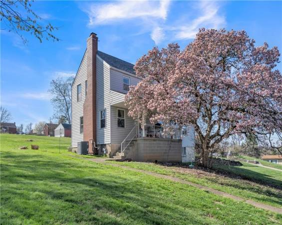 142 Mitchell Dr, Canonsburg, PA 15317, 3 Bedrooms Bedrooms, 7 Rooms Rooms,2 BathroomsBathrooms,Residential,For Sale,Mitchell Dr,1697625