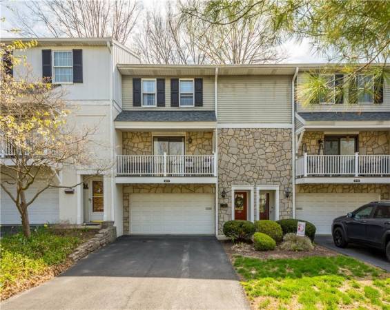 107 Roscommon, Canonsburg, PA 15317, 3 Bedrooms Bedrooms, 7 Rooms Rooms,2.1 BathroomsBathrooms,Residential,For Sale,Roscommon,1697765