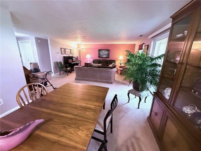 Oversized dining room ready for a banquet.