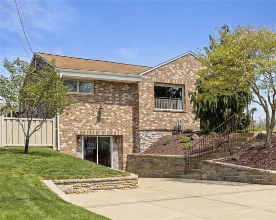 5583 Annetta Drive, Bethel Park, PA 15102, 3 Bedrooms Bedrooms, 12 Rooms Rooms,2 BathroomsBathrooms,Residential,For Sale,Annetta Drive,1698943
