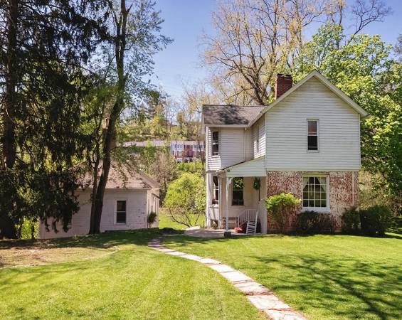 6136/6144 Library Rd, Bethel Park, PA 15102, 4 Bedrooms Bedrooms, 10 Rooms Rooms,1.1 BathroomsBathrooms,Residential,For Sale,Library Rd,1699024