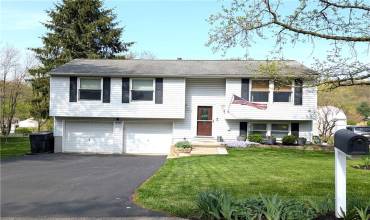 416 Deerfield Dr, Cranberry Township, PA 16066, 3 Bedrooms Bedrooms, 8 Rooms Rooms,1.1 BathroomsBathrooms,Residential,For Sale,Deerfield Dr,1699116