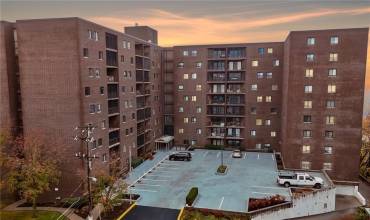 5600 Munhall Rd, Pittsburgh, PA 15217, 1 Bedroom Bedrooms, 6 Rooms Rooms,2 BathroomsBathrooms,Residential,For Sale,Munhall Rd,1699126