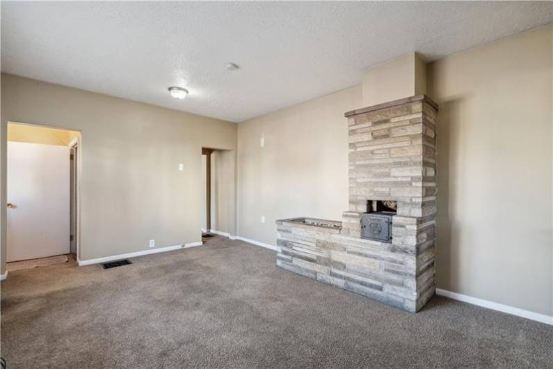 Additional view of the dining room.
