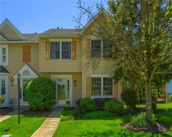 218 Fieldbrook Dr., Canonsburg, PA 15317, 3 Bedrooms Bedrooms, 8 Rooms Rooms,2.1 BathroomsBathrooms,Residential,For Sale,Fieldbrook Dr.,1699032
