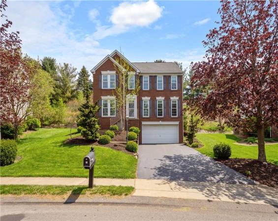 114 Vista Dr, Canonsburg, PA 15317, 4 Bedrooms Bedrooms, 9 Rooms Rooms,2.1 BathroomsBathrooms,Residential,For Sale,Vista Dr,1699233
