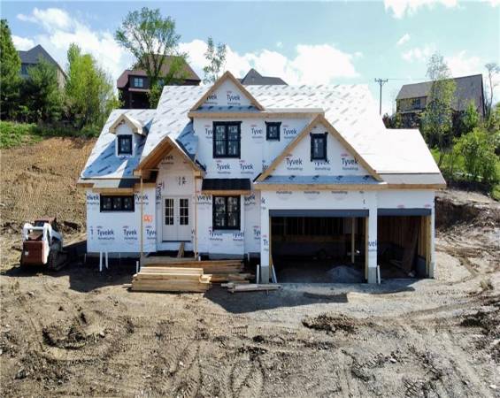 1065 Skyline Dr, Canonsburg, PA 15317, 5 Bedrooms Bedrooms, 13 Rooms Rooms,3.1 BathroomsBathrooms,Residential,For Sale,Skyline Dr,1699684