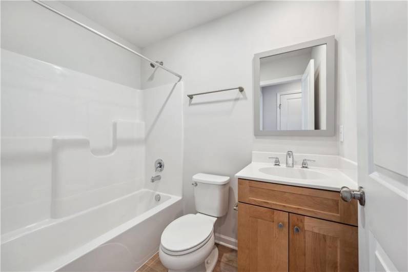 2nd floor full bathroom