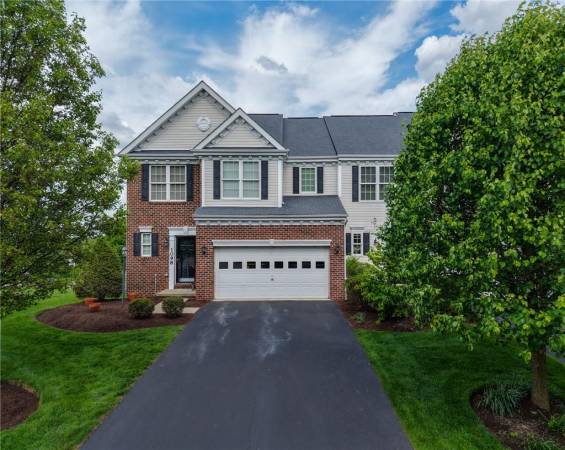 1098 Bayberry Drive pack your bags and move right in!