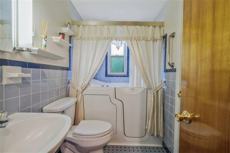 1st Floor Full Bathroom