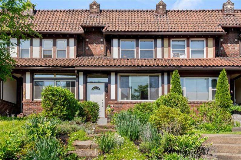 Classic on the outside, contemporary on the inside! Behind the traditional facade is a modern, newly renovated bright & open home
