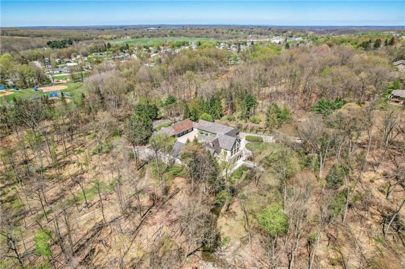 Location offers an enviable advantage: centrally positioned between the vibrant cultural hubs of Pittsburgh and Cleveland, and within convenient reach of both New York City and Chicago.