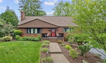 Beautiful curb appeal w/these exposed aggregate steps & walkway