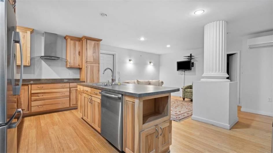 Private Guest Suite, perfect for out-of-town visitors!