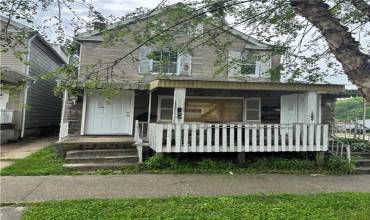 Great location; Duplex with 2 bedrooms on the ground floor apartment; and 4 Bedrooms on the 2nd Floor Apartment!