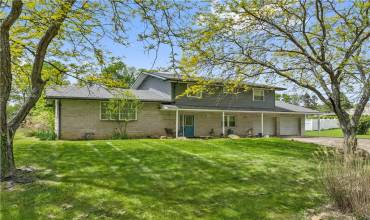 106 Boyanna Dr, Industry, PA 15052, 4 Bedrooms Bedrooms, 11 Rooms Rooms,2.1 BathroomsBathrooms,Residential,For Sale,Boyanna Dr,1701079