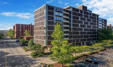 552 Neville St, Pittsburgh, PA 15213, 1 Bedroom Bedrooms, 7 Rooms Rooms,1 BathroomBathrooms,Residential,For Sale,Neville St,1700945