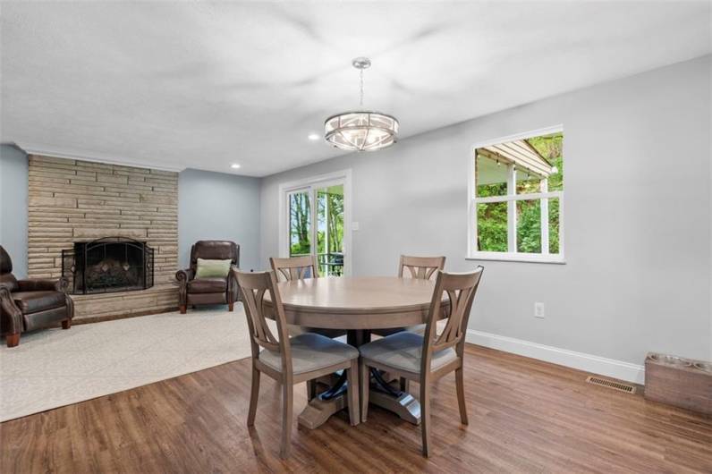 Flexible dining options and  family area