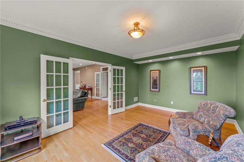 Main Floor Den 1006 Sheriffs Court