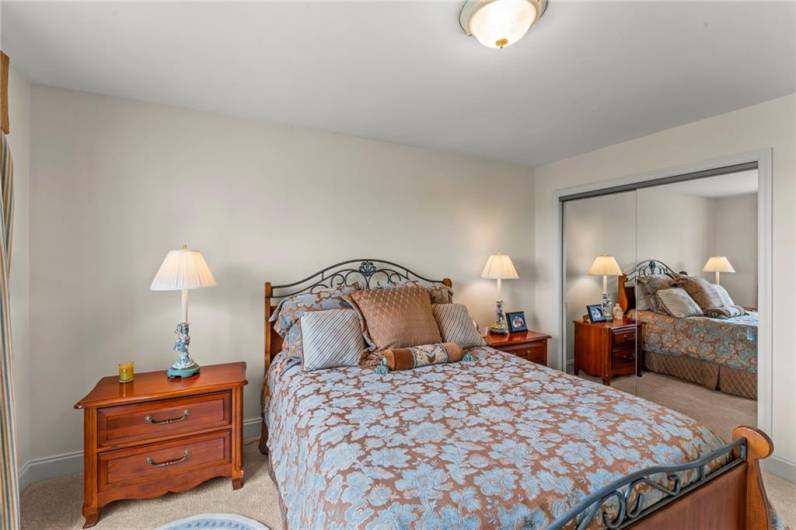 Bedroom 1006 Sheriffs Court