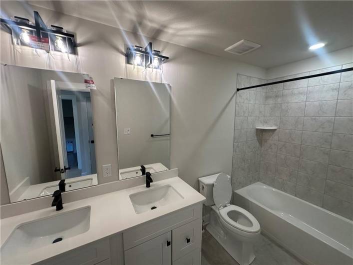 Upper Hallway Bath