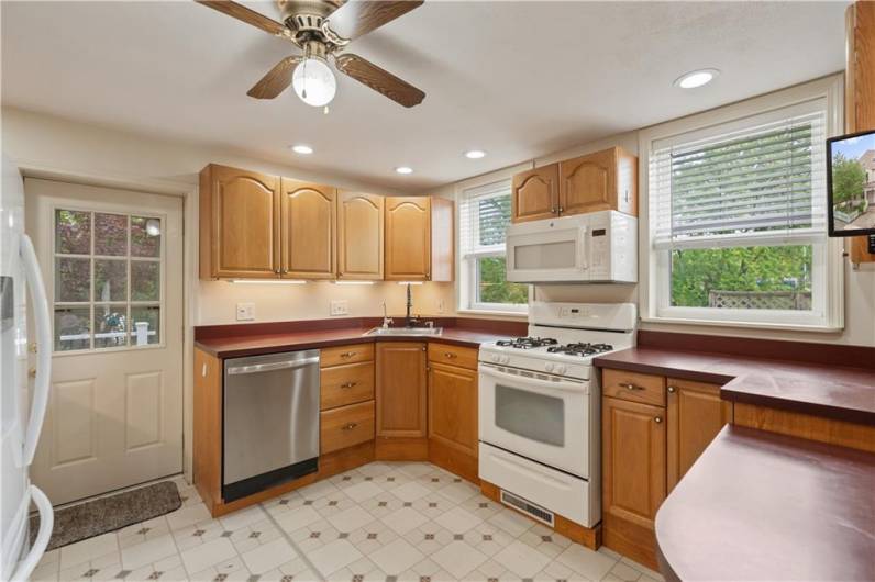 Fully equipped, custom kitchen