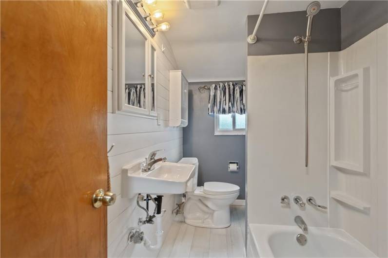 3rd Floor Apartment Full Bath