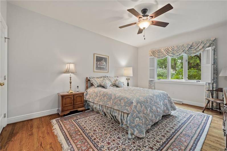 Large bedroom on 1st floor