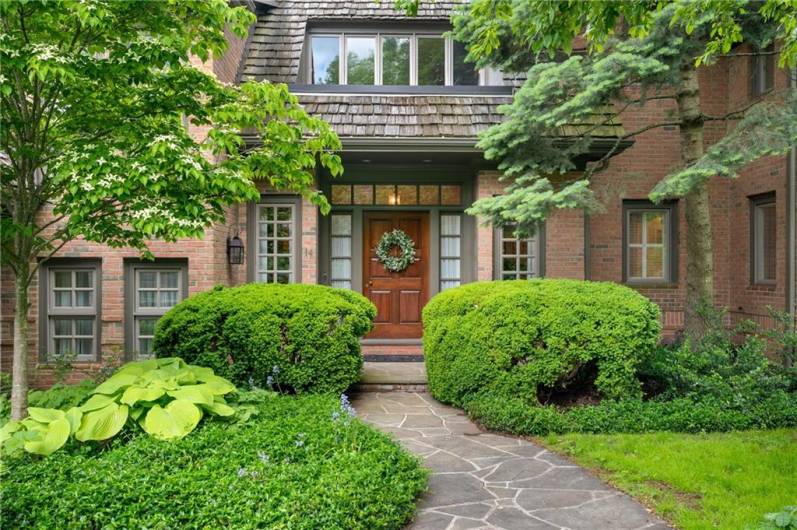 Beautiful entrance to welcome you home!
