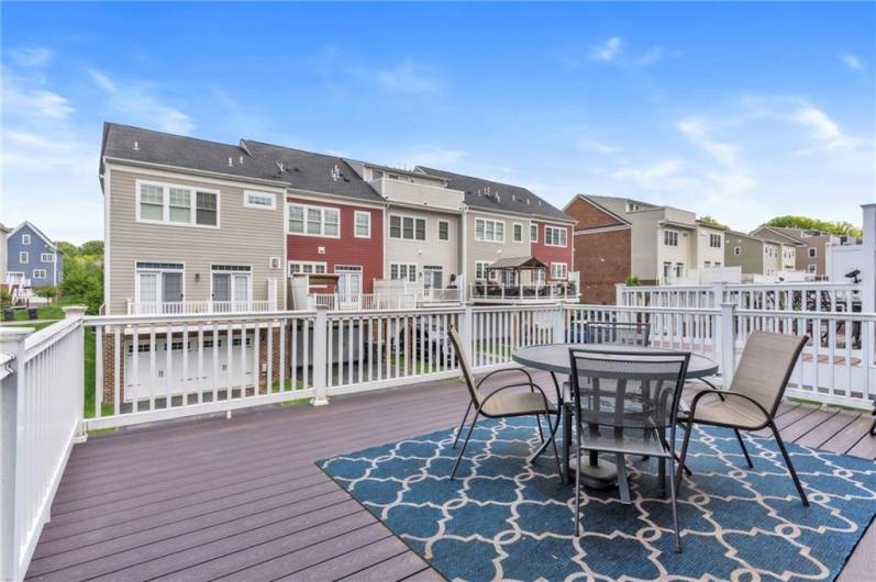 large, end unit with oversized deck