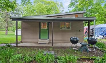 110 Bush St, Fombell, PA 16123, 2 Bedrooms Bedrooms, ,1 BathroomBathrooms,Residential,For Sale,Bush St,1701324