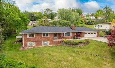240 Arlington Dr, Canonsburg, PA 15317, 3 Bedrooms Bedrooms, 11 Rooms Rooms,2.1 BathroomsBathrooms,Residential,For Sale,Arlington Dr,1701339