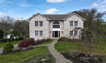116 Nottingham Dr, Pittsburgh, PA 15205, 4 Bedrooms Bedrooms, ,3.1 BathroomsBathrooms,Lease,For Sale,Nottingham Dr,1701002