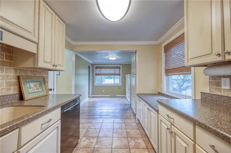 140 8th Ave, Pittsburgh, PA 15229, 3 Bedrooms Bedrooms, 7 Rooms Rooms,1.1 BathroomsBathrooms,Residential,For Sale,8th Ave,1701367