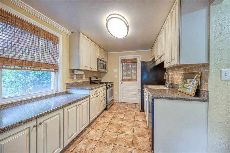 140 8th Ave, Pittsburgh, PA 15229, 3 Bedrooms Bedrooms, 7 Rooms Rooms,1.1 BathroomsBathrooms,Residential,For Sale,8th Ave,1701367