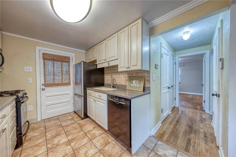 140 8th Ave, Pittsburgh, PA 15229, 3 Bedrooms Bedrooms, 7 Rooms Rooms,1.1 BathroomsBathrooms,Residential,For Sale,8th Ave,1701367