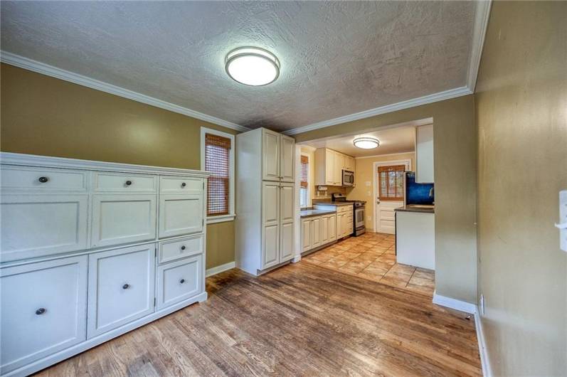 140 8th Ave, Pittsburgh, PA 15229, 3 Bedrooms Bedrooms, 7 Rooms Rooms,1.1 BathroomsBathrooms,Residential,For Sale,8th Ave,1701367