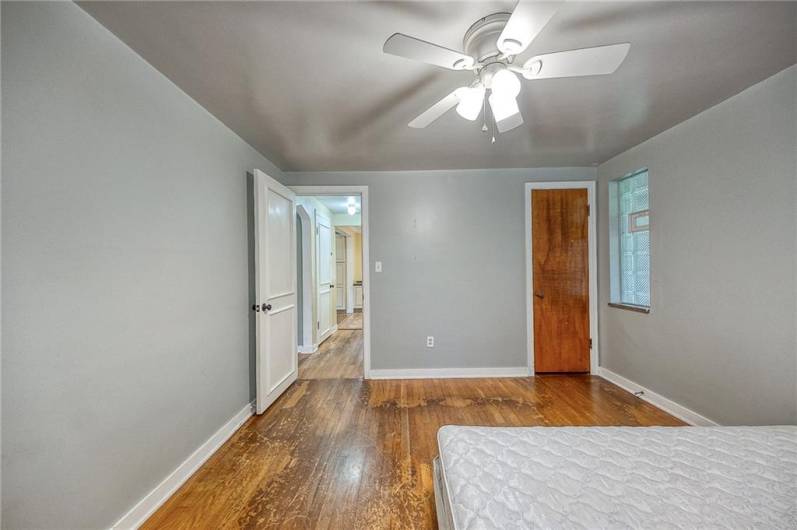 140 8th Ave, Pittsburgh, PA 15229, 3 Bedrooms Bedrooms, 7 Rooms Rooms,1.1 BathroomsBathrooms,Residential,For Sale,8th Ave,1701367