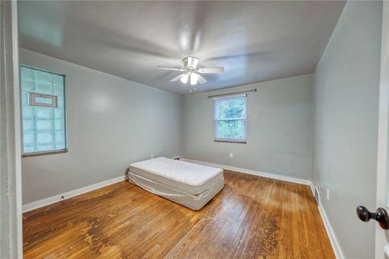 140 8th Ave, Pittsburgh, PA 15229, 3 Bedrooms Bedrooms, 7 Rooms Rooms,1.1 BathroomsBathrooms,Residential,For Sale,8th Ave,1701367